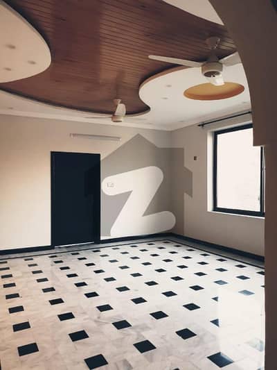 حیات آباد فیز 3 حیات آباد,پشاور میں 9 کمروں کا 10 مرلہ مکان 5.0 کروڑ میں برائے فروخت۔