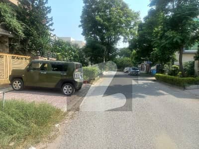 ڈی ایچ اے فیز 1 - سیکٹر ای ڈی ایچ اے ڈیفینس فیز 1,ڈی ایچ اے ڈیفینس,اسلام آباد میں 1 کنال رہائشی پلاٹ 3.85 کروڑ میں برائے فروخت۔