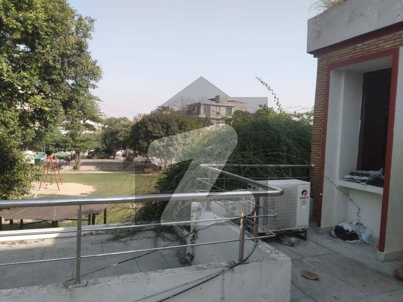 ڈی ایچ اے فیز 1 ڈیفنس (ڈی ایچ اے),لاہور میں 4 کمروں کا 1 کنال مکان 6.5 کروڑ میں برائے فروخت۔ ڈی ایچ اے فیز 1 ڈیفنس (ڈی ایچ اے),لاہور میں 4 کمروں کا 1 کنال مکان 6.5 کروڑ میں برائے فروخت۔