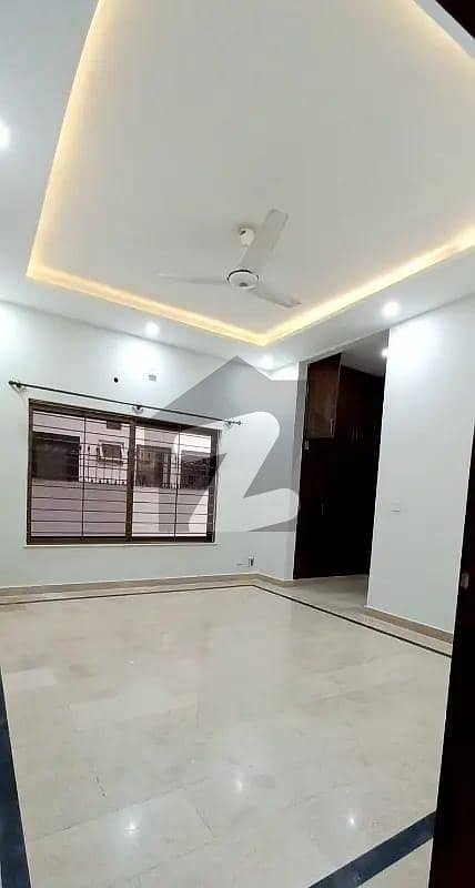 1000yards Bungalow Available For Commercial Purpose 1000yards Bungalow Available For Commercial Purpose