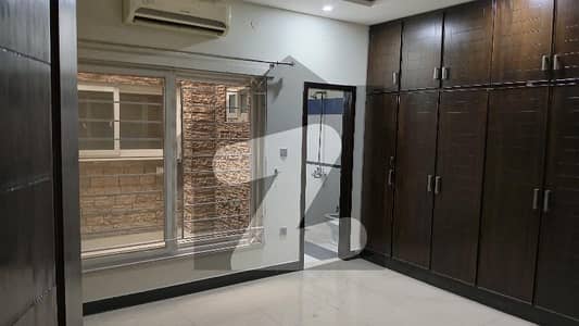 ای ۔ 11 اسلام آباد میں 6 کمروں کا 10 مرلہ مکان 6.5 کروڑ میں برائے فروخت۔