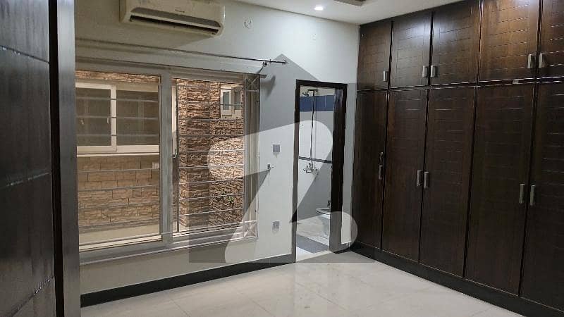 ای ۔ 11 اسلام آباد میں 6 کمروں کا 10 مرلہ مکان 6.5 کروڑ میں برائے فروخت۔