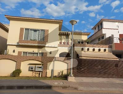 بحریہ ٹاؤن فیز 4 بحریہ ٹاؤن راولپنڈی,راولپنڈی میں 5 کمروں کا 1 کنال مکان 6.8 کروڑ میں برائے فروخت۔