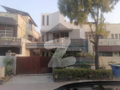 بحریہ ٹاؤن فیز 4 بحریہ ٹاؤن راولپنڈی,راولپنڈی میں 5 کمروں کا 10 مرلہ مکان 3.8 کروڑ میں برائے فروخت۔ بحریہ ٹاؤن فیز 4 بحریہ ٹاؤن راولپنڈی,راولپنڈی میں 5 کمروں کا 10 مرلہ مکان 3.8 کروڑ میں برائے فروخت۔