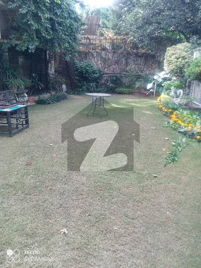 ایف ۔ 8 اسلام آباد میں 5 کمروں کا 1 کنال مکان 33.0 کروڑ میں برائے فروخت۔ ایف ۔ 8 اسلام آباد میں 5 کمروں کا 1 کنال مکان 33.0 کروڑ میں برائے فروخت۔