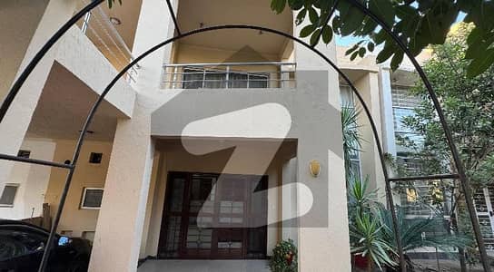 بحریہ ٹاؤن فیز 8 - سفاری ہومز بحریہ ٹاؤن فیز 8,بحریہ ٹاؤن راولپنڈی,راولپنڈی میں 3 کمروں کا 8 مرلہ مکان 2.25 کروڑ میں برائے فروخت۔ بحریہ ٹاؤن فیز 8 - سفاری ہومز بحریہ ٹاؤن فیز 8,بحریہ ٹاؤن راولپنڈی,راولپنڈی میں 3 کمروں کا 8 مرلہ مکان 2.25 کروڑ میں برائے فروخت۔