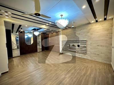 بحریہ ٹاؤن فیز 8 بحریہ ٹاؤن راولپنڈی,راولپنڈی میں 5 کمروں کا 10 مرلہ مکان 3.9 کروڑ میں برائے فروخت۔ بحریہ ٹاؤن فیز 8 بحریہ ٹاؤن راولپنڈی,راولپنڈی میں 5 کمروں کا 10 مرلہ مکان 3.9 کروڑ میں برائے فروخت۔