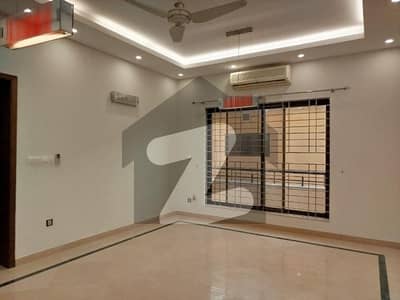 House for Rent 1 Kanal, 5 Bedrooms F-11   Beautiful House for Rent 1 Kanal, 5 Bedrooms F-11