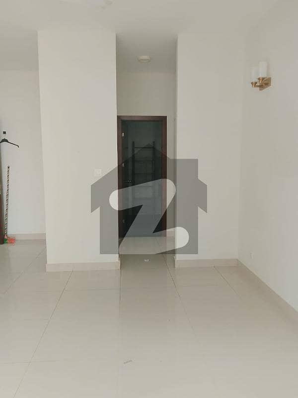 3-Beds Luxurious Apartment Available For Rent 3-Beds Luxurious Apartment Available For Rent