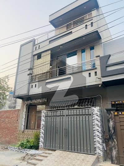 سبزہ زار سکیم لاہور میں 5 کمروں کا 5 مرلہ مکان 2.42 کروڑ میں برائے فروخت۔ سبزہ زار سکیم لاہور میں 5 کمروں کا 5 مرلہ مکان 2.42 کروڑ میں برائے فروخت۔