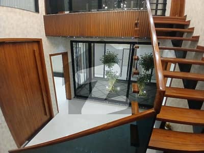 ایڈن ایگزیکیٹو ایڈن گارڈنز,فیصل آباد میں 5 کمروں کا 10 مرلہ مکان 6.25 کروڑ میں برائے فروخت۔