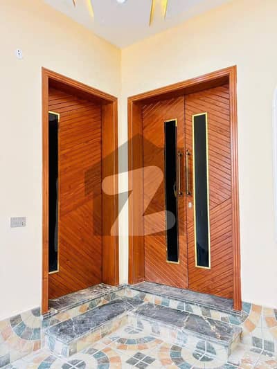 انکم ٹیکس آفیسرز کالونی ملتان میں 4 کمروں کا 6 مرلہ مکان 2.15 کروڑ میں برائے فروخت۔