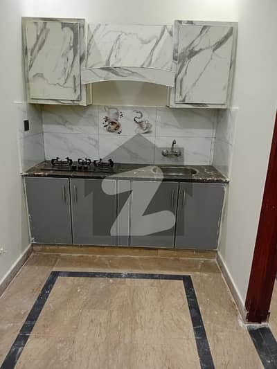 سینٹرل پارک ۔ بلاک اے سینٹرل پارک ہاؤسنگ سکیم,لاہور میں 2 کمروں کا 5 مرلہ زیریں پورشن 35.0 ہزار میں کرایہ پر دستیاب ہے۔