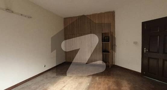 15 Marla House In Lahore Is Available For Rent