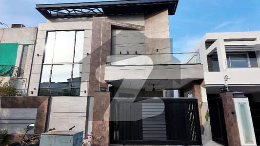 ڈی ایچ اے فیز 5 - بلاک ایل فیز 5,ڈیفنس (ڈی ایچ اے),لاہور میں 4 کمروں کا 10 مرلہ مکان 8.25 کروڑ میں برائے فروخت۔ ڈی ایچ اے فیز 5 - بلاک ایل فیز 5,ڈیفنس (ڈی ایچ اے),لاہور میں 4 کمروں کا 10 مرلہ مکان 8.25 کروڑ میں برائے فروخت۔