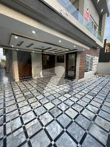 بحریہ ٹاؤن فیز 7 بحریہ ٹاؤن راولپنڈی,راولپنڈی میں 5 کمروں کا 10 مرلہ مکان 3.75 کروڑ میں برائے فروخت۔