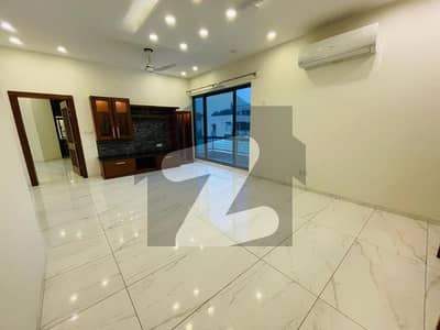 ایف ۔ 7 اسلام آباد میں 7 کمروں کا 1 کنال مکان 12.0 لاکھ میں کرایہ پر دستیاب ہے۔