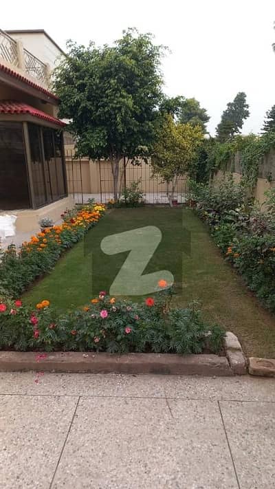 ایف ۔ 10 اسلام آباد میں 6 کمروں کا 1 کنال مکان 4.5 لاکھ میں کرایہ پر دستیاب ہے۔