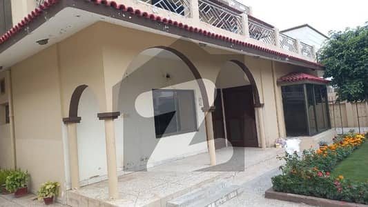 ایف ۔ 10 اسلام آباد میں 6 کمروں کا 1 کنال مکان 4.5 لاکھ میں کرایہ پر دستیاب ہے۔