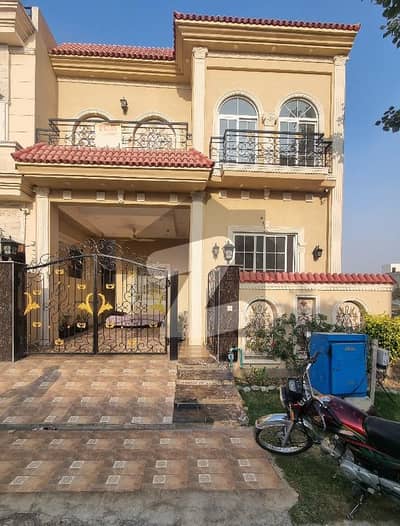 ڈی ایچ اے 9 ٹاؤن ڈیفنس (ڈی ایچ اے),لاہور میں 3 کمروں کا 5 مرلہ مکان 2.35 کروڑ میں برائے فروخت۔ ڈی ایچ اے 9 ٹاؤن ڈیفنس (ڈی ایچ اے),لاہور میں 3 کمروں کا 5 مرلہ مکان 2.35 کروڑ میں برائے فروخت۔