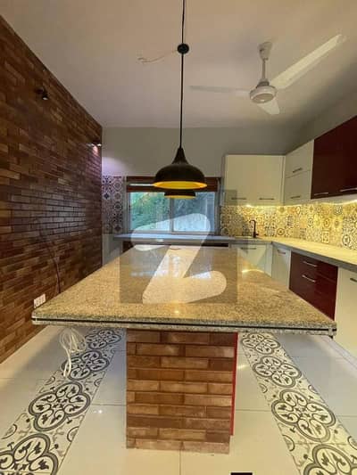 سِی ویو اپارٹمنٹس کراچی میں 3 کمروں کا 10 مرلہ فلیٹ 3.6 لاکھ میں کرایہ پر دستیاب ہے۔