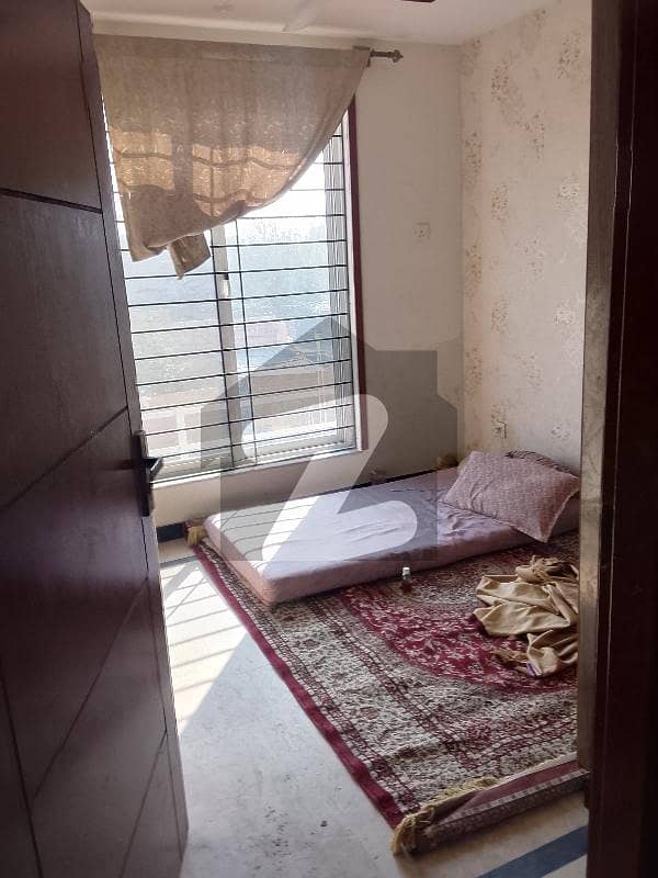 Upper Portion Available For Rent Upper Portion Available For Rent