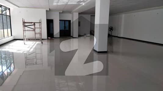 جی ۔ 8 اسلام آباد میں 1 کنال عمارت 9.0 لاکھ میں کرایہ پر دستیاب ہے۔