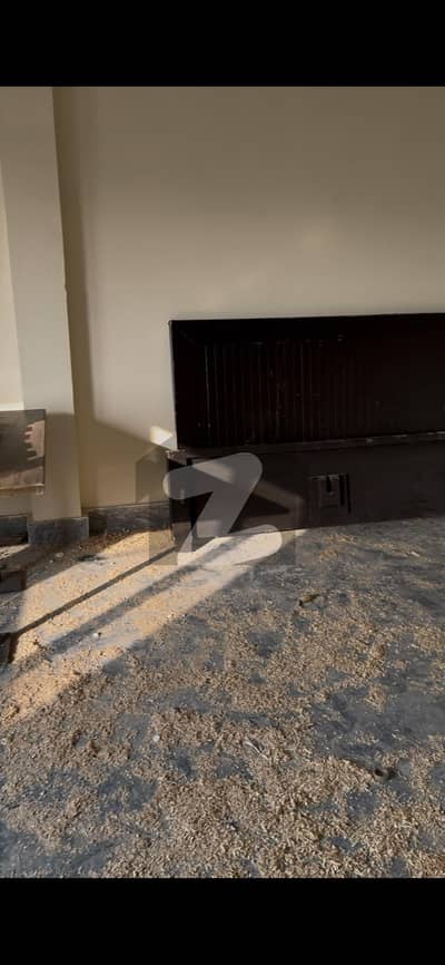 1 Room Attached Washroom For Rent Near Emporium Mall And Canal Road