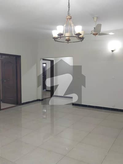 عسکری 11 ۔ سیکٹر بی اپارٹمنٹس عسکری 11,عسکری,لاہور میں 3 کمروں کا 10 مرلہ فلیٹ 1.1 لاکھ میں کرایہ پر دستیاب ہے۔