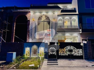 سٹی ہاؤسنگ سوسائٹی گوجرانوالہ میں 5 کمروں کا 5 مرلہ مکان 2.7 کروڑ میں برائے فروخت۔