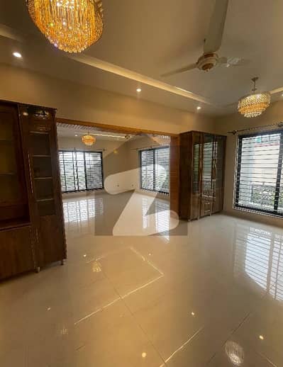 سوان گارڈن اسلام آباد میں 5 کمروں کا 6 مرلہ مکان 1.1 لاکھ میں کرایہ پر دستیاب ہے۔