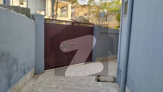 گلستانِِ جوہر ۔ بلاک اے 3 گلستانِ جوہر,کراچی میں 7 کمروں کا 1 کنال گودام 1.55 لاکھ میں کرایہ پر دستیاب ہے۔