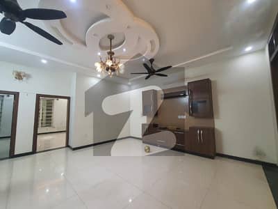 میڈیا ٹاؤن راولپنڈی میں 3 کمروں کا 12 مرلہ زیریں پورشن 85.0 ہزار میں کرایہ پر دستیاب ہے۔