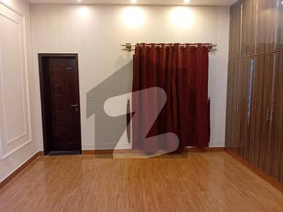 کینال ویو لاہور میں 3 کمروں کا 1 کنال مکان 2.5 لاکھ میں کرایہ پر دستیاب ہے۔