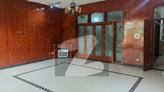 ایف ۔ 10 اسلام آباد میں 3 کمروں کا 1 کنال زیریں پورشن 3.0 لاکھ میں کرایہ پر دستیاب ہے۔