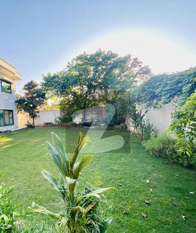 2 kanal House With big Lawn For Rent In F-8