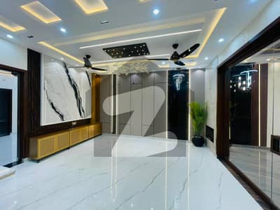 10 Marla Used House For Sale Available In Bahria Town Lahore 10 Marla Used House For Sale Available In Bahria Town Lahore