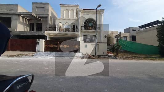 ویلینشیاء ۔ بلاک جے ویلینشیاء ہاؤسنگ سوسائٹی,لاہور میں 5 کمروں کا 10 مرلہ مکان 3.55 کروڑ میں برائے فروخت۔ ویلینشیاء ۔ بلاک جے ویلینشیاء ہاؤسنگ سوسائٹی,لاہور میں 5 کمروں کا 10 مرلہ مکان 3.55 کروڑ میں برائے فروخت۔