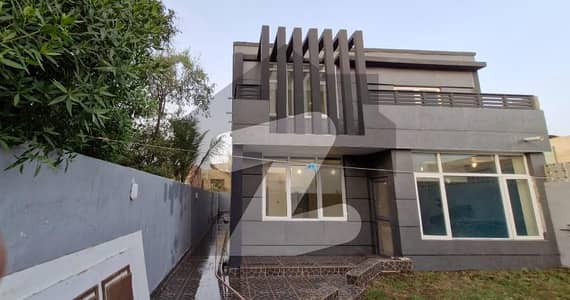 ڈی ایچ اے فیز 6 ڈی ایچ اے ڈیفینس,کراچی میں 4 کمروں کا 10 مرلہ مکان 7.25 کروڑ میں برائے فروخت۔