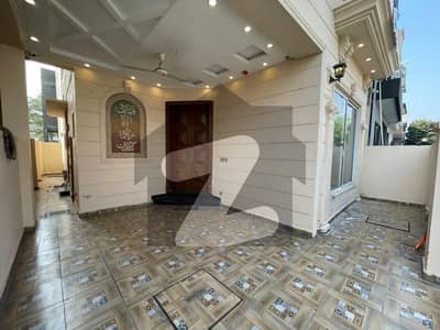 ڈی ایچ اے 9 ٹاؤن ۔ بلاک بی ڈی ایچ اے 9 ٹاؤن,ڈیفنس (ڈی ایچ اے),لاہور میں 3 کمروں کا 5 مرلہ مکان 2.35 کروڑ میں برائے فروخت۔