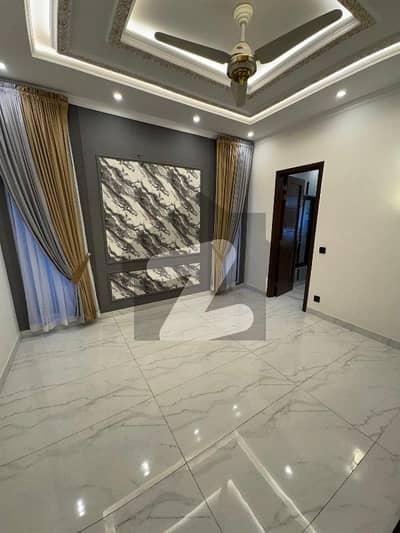 سینٹرل پارک ہاؤسنگ سکیم لاہور میں 5 کمروں کا 10 مرلہ مکان 1.15 لاکھ میں کرایہ پر دستیاب ہے۔