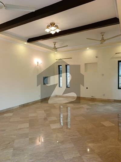 Luxury 10 Marla Beautiful House Luxury 10 Marla Beautiful House