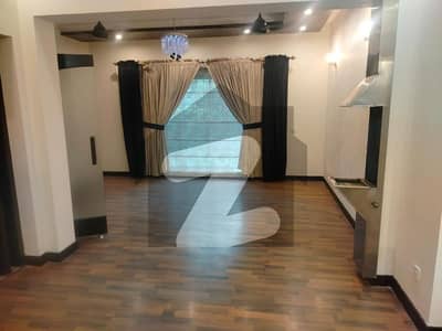 SLIGHTLY USED 10 MARLA VERY LUXURIOUS BUNGALOW AVAILABLE FOR RENT