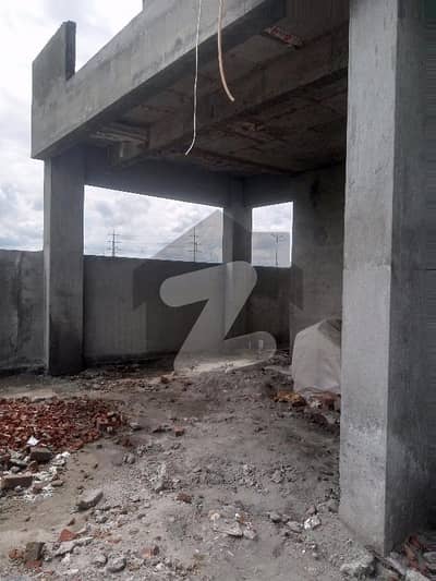 ڈی ایچ اے فیز 8 - بلاک زیڈ 1 ڈی ایچ اے فیز 8,ڈیفنس (ڈی ایچ اے),لاہور میں 4 کمروں کا 1 کنال مکان 4.9 کروڑ میں برائے فروخت۔