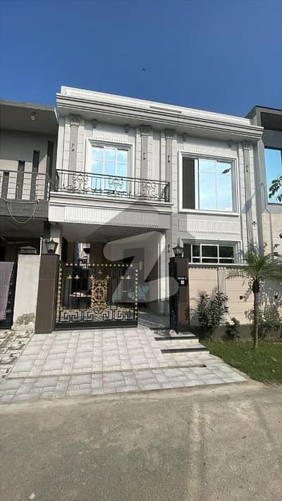 ڈی ایچ اے 9 ٹاؤن ڈیفنس (ڈی ایچ اے),لاہور میں 3 کمروں کا 5 مرلہ مکان 2.45 کروڑ میں برائے فروخت۔ ڈی ایچ اے 9 ٹاؤن ڈیفنس (ڈی ایچ اے),لاہور میں 3 کمروں کا 5 مرلہ مکان 2.45 کروڑ میں برائے فروخت۔