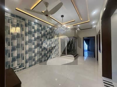 بحریہ ٹاؤن سیکٹر سی بحریہ ٹاؤن,لاہور میں 5 کمروں کا 10 مرلہ مکان 3.6 کروڑ میں برائے فروخت۔