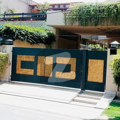 ڈی ایچ اے فیز 4 ڈیفنس (ڈی ایچ اے),لاہور میں 5 کمروں کا 1 کنال مکان 6.8 کروڑ میں برائے فروخت۔ ڈی ایچ اے فیز 4 ڈیفنس (ڈی ایچ اے),لاہور میں 5 کمروں کا 1 کنال مکان 6.8 کروڑ میں برائے فروخت۔