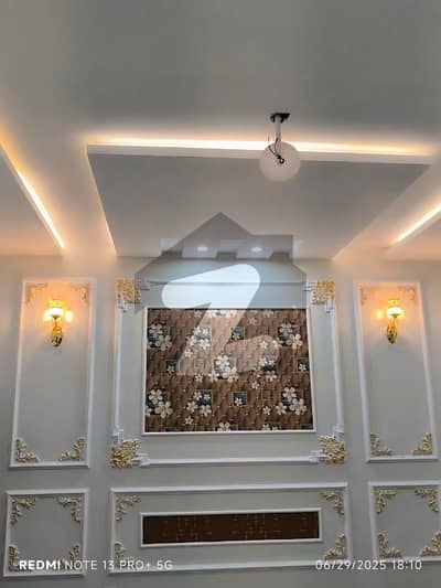 نواب ٹاؤن لاہور میں 5 کمروں کا 10 مرلہ مکان 1.5 لاکھ میں کرایہ پر دستیاب ہے۔