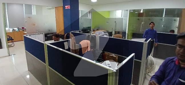 شاہراہِ فیصل کراچی میں 18 مرلہ دفتر 9.0 لاکھ میں کرایہ پر دستیاب ہے۔