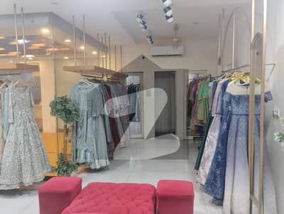 ایم ایم عالم روڈ گلبرگ,لاہور میں 7 مرلہ دکان 6.0 لاکھ میں کرایہ پر دستیاب ہے۔